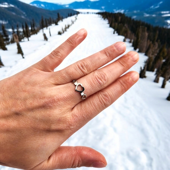 5 Hearts Stainless Steel Ring, size 7 - Picture 4 of 5